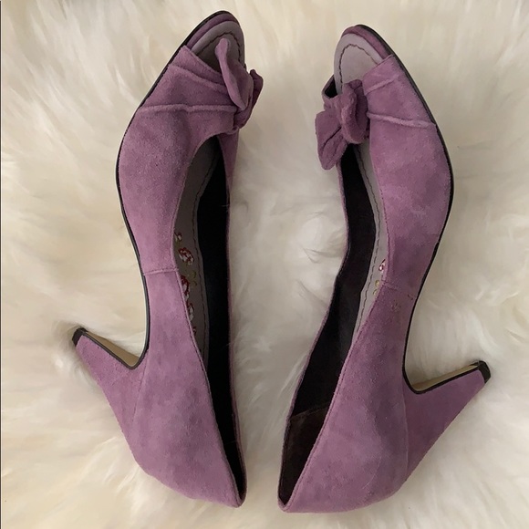 Lavender Suede Pumps Size 8 - Picture 5 of 7